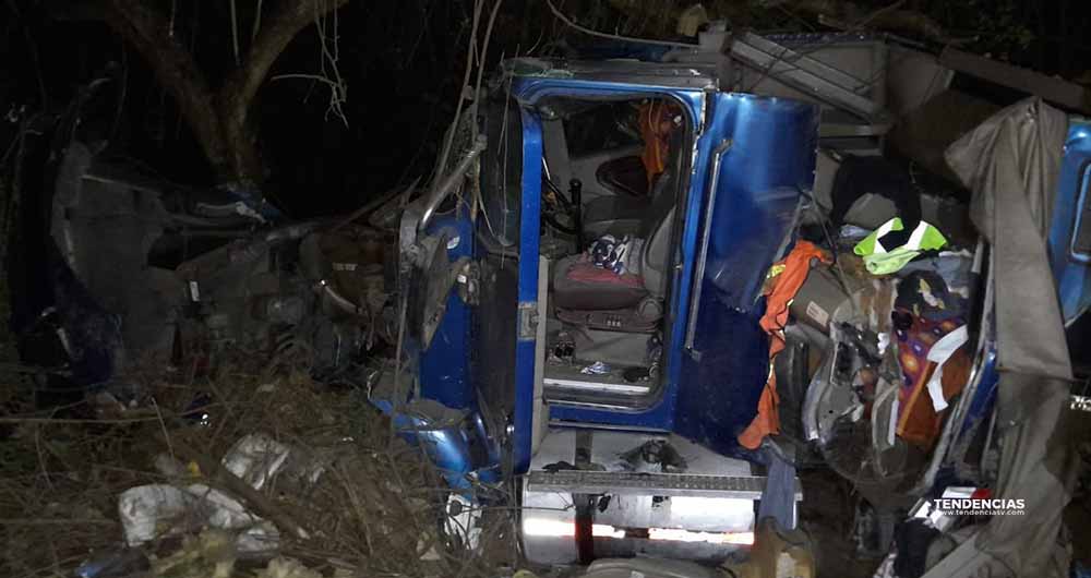 Terrible Accidente De Rastra En Carretera Los Chorros Deja A Dos